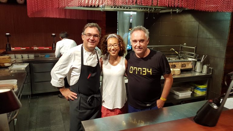 Crónicas del confín. Albert Raurich: “Rockin’ Asia” (2013) Albert, Tamae y Ferrán. Dos Palillos. Barcelona.