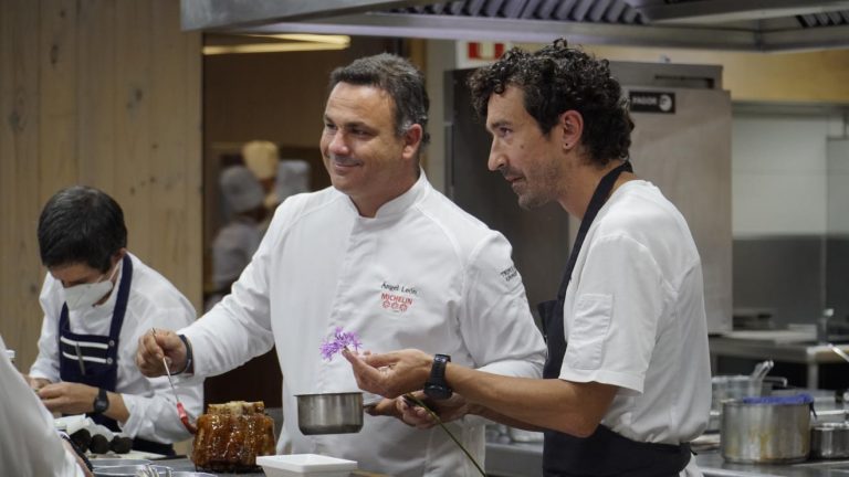 Gastronomika 2020 (Día 1). Eneko y Ángel en Azurmendi Ángel León y Eneko Atxa. Azurmendi. San Sebastian Gastronomika 2020.