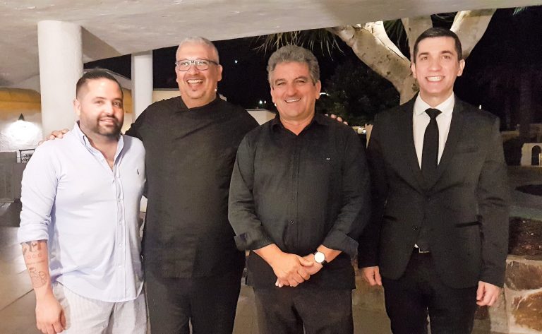 La Aquarela (Gran Canaria, 2018) El equipo con Juanlu Fernández. La Aquarela. Mogán. Gran Canaria. Islas Canarias. Foto: Xavier Agulló.