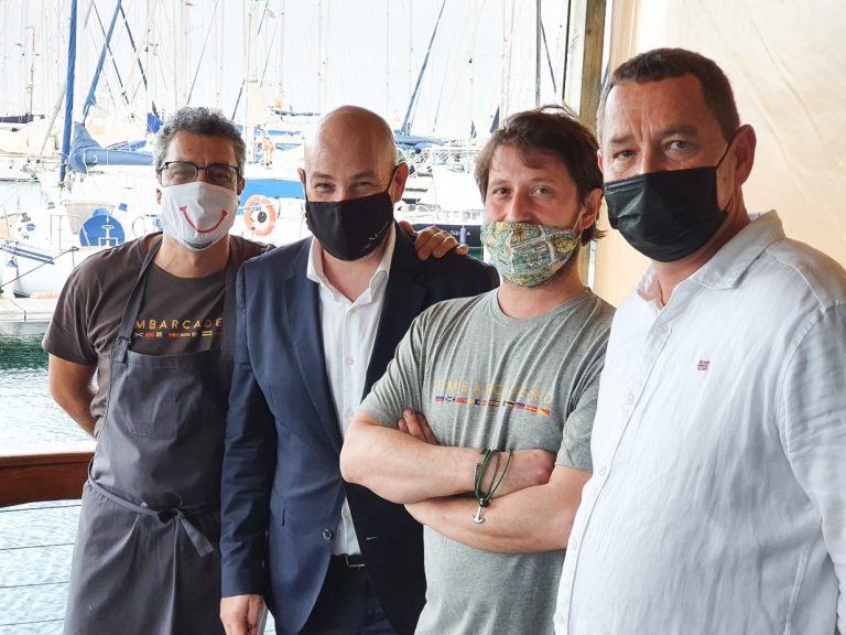 Gran Canaria a lo grande: Las Palmas (1). Embarcadero, oh yeah! Rafa, Juan Luis, Matteo y John. Embarcadero. Las Palmas de Gran Canaria. Gran Canaria. Islas Canarias. Foto: Xavier Agulló.