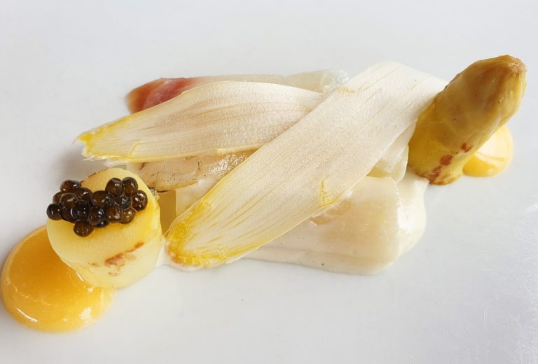 Embarcadero (Gran Canaria), virtuoso swing Espárragos y lubina Aquanaria. Embarcadero. Las Palmas de Gran Canaria. Gran Canaria. Islas Canarias. Foto: Xavier Agulló.