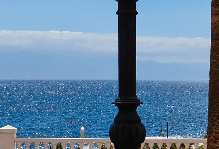La Quinta (Tenerife), llamados a “la gran mesa” Vistas desde La Quinta. Playa La Arena. Santiago del Teide. Tenerife. Islas Canarias. Foto: Xavier Agulló.
