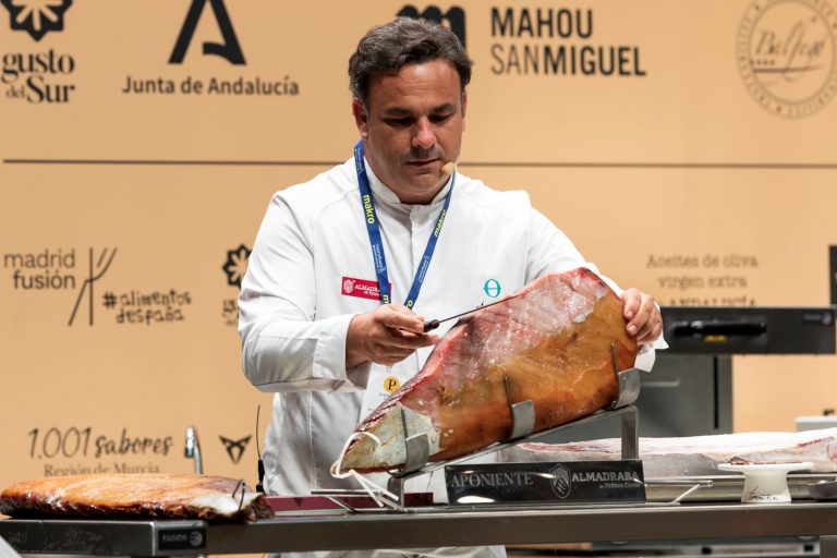 Madrid Fusión 21 (1): La gran hazaña de “celebrar que celebramos” Ángel León y su inaudito "jamón marino". Madrid Fusión 21.