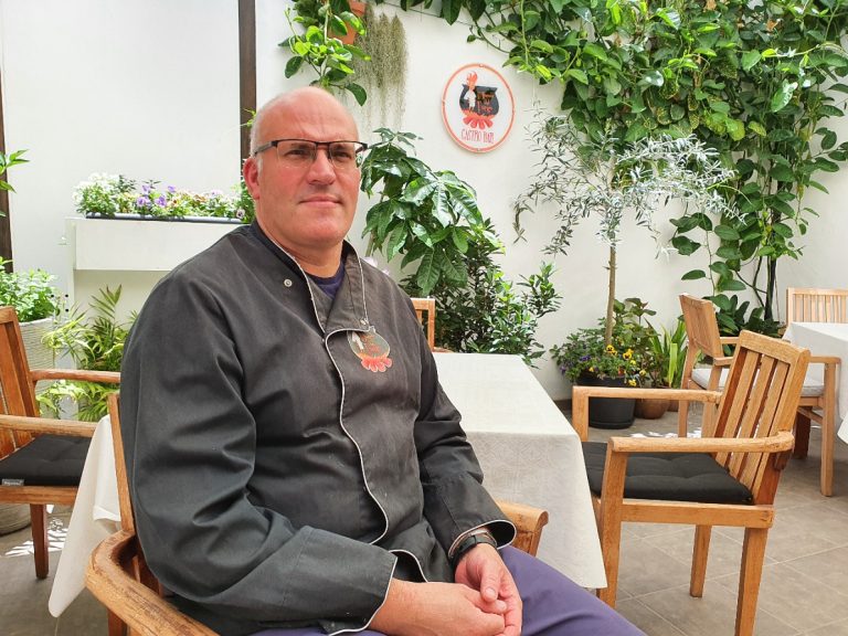 La cocina eco-sin alérgenos radical del Duende del Fuego (La Palma) Pedro Hernández. El Duende del fuego. Los Llanos. La Palma. Islas Canarias. Foto: Xavier Agulló.