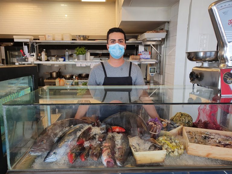 Muelle Viejo (Tenerife), precisa «terapia» marina Carlos Mesa. Restaurante Muelle Viejo. Alcalá. Guía de Isora. Tenerife (Islas Canarias). Foto: Xavier Agulló.