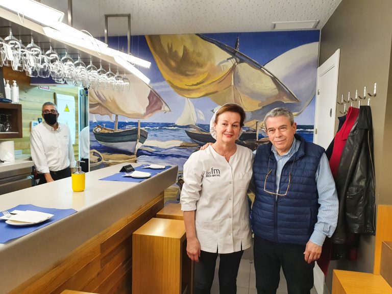 La Academia Andaluza de Gastronomía exhibe Granada. Plus: Bar FM Rosa Macías y Francisco Martín. Bar FM (Granada). Celebración de la Academia Andaluza de Gastronomía en Granada. Foto: Xavier Agulló.