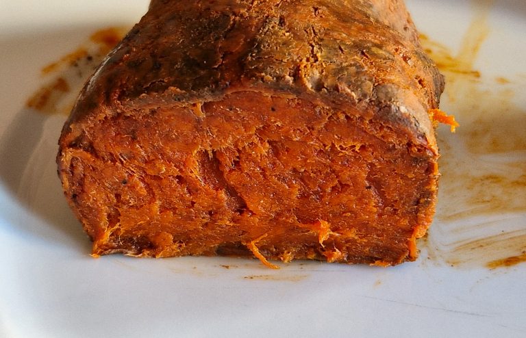 Desvelando la sobrasada Xesc Reina… ¡de 8 años! La sobrasada de ochos años de Xesc Reina. Foto: Xavier Agulló.